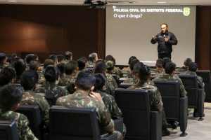Departamento de Engenharia e Construção — DEC, do Exército Brasileiro, recebe o Museu Itinerante de Drogas