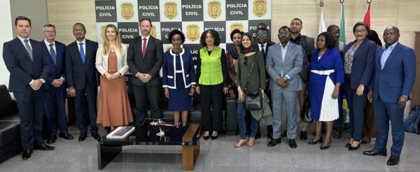 Comitiva do Projeto “Prevenir e combater o tráfico de drogas e crime organizado transnacional em Moçambique” realiza visita técnica à Polícia Civil do Distrito Federal